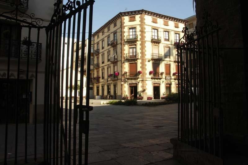 Hostal Paris Jaca Extérieur photo