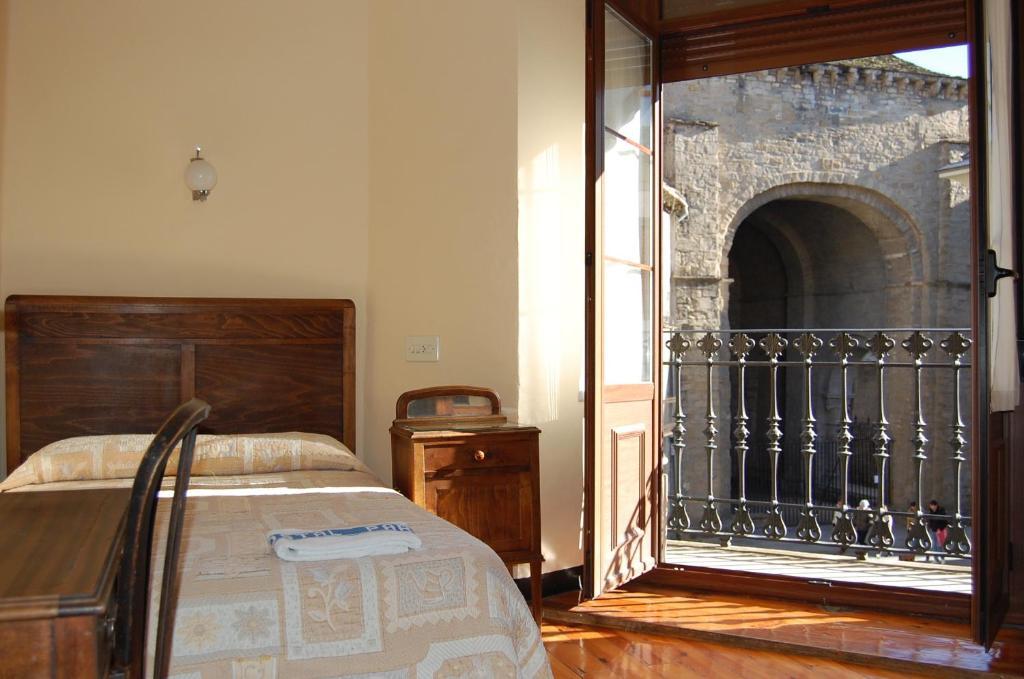 Hostal Paris Jaca Extérieur photo
