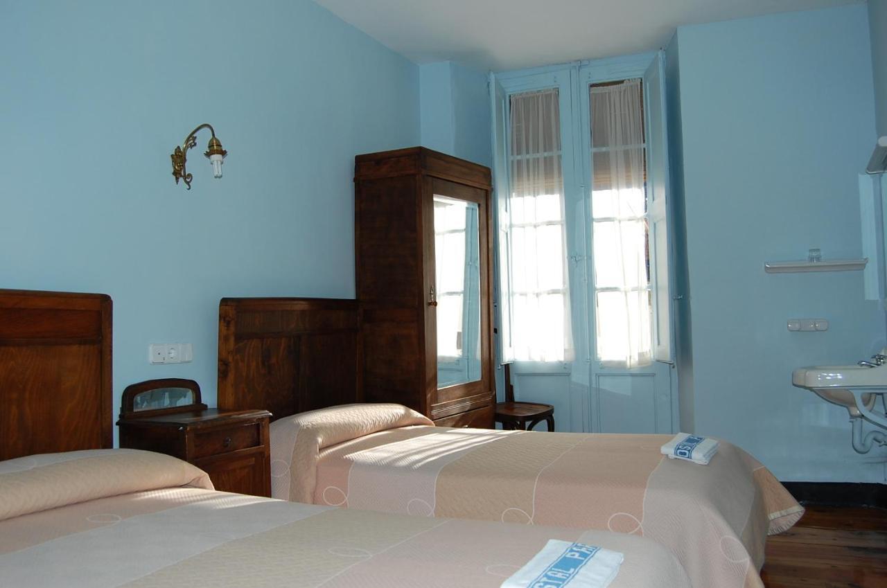 Hostal Paris Jaca Extérieur photo